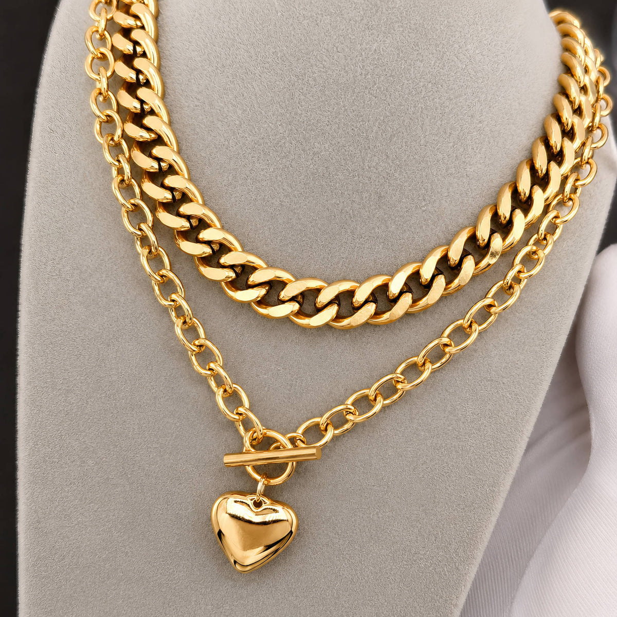 Heart toggle necklace detail